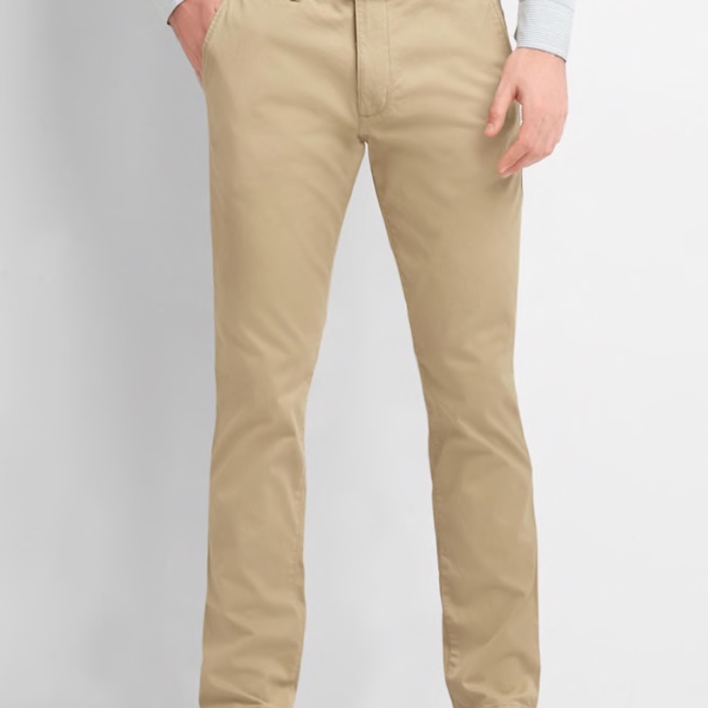 GAP Men’s Iconic Brown Khakis, Slim Size 31x34.